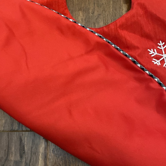 Gnome and Snowflake Bead & Applique Tree Skirt - Picture 9 of 12